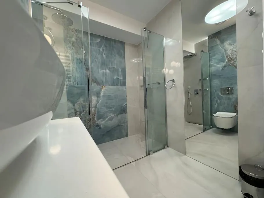 Luxuriously Decorated Apartment In A Calm District Of Cracovia